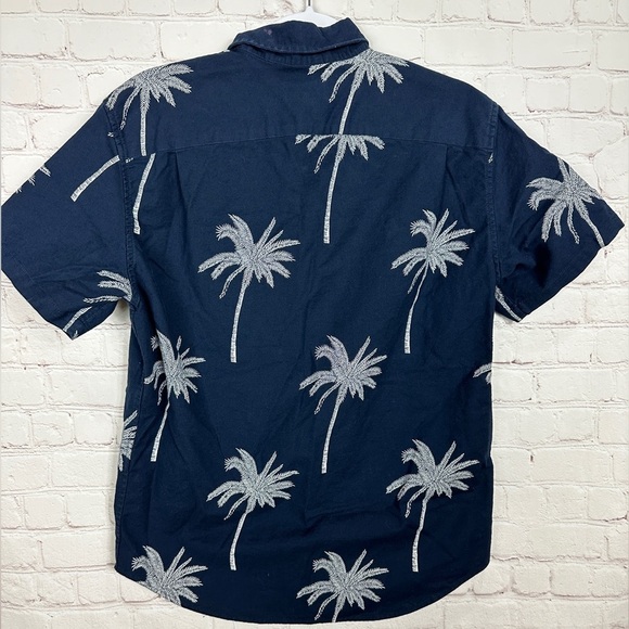 Gap standard fit short sleeve button up palm tree fit navy blue shirt, sz S - Picture 7 of 7